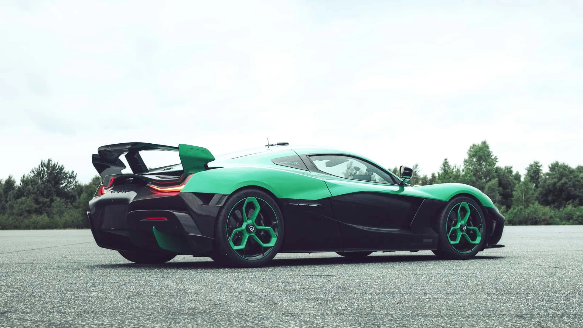 Rimac nevera r world records (2)
